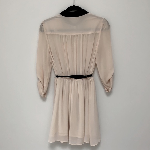 Adorable dress with jewelled collar - Picture 2 of 4